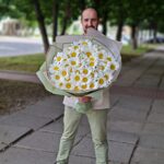 Букет 45 ромашек в упаковке