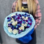 Космический букет с синей орхидеей