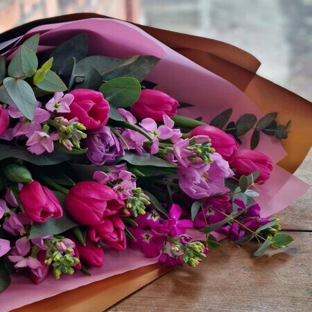 Букет из тюльпанов и маттиолы (розовый)