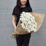 11 ромашковых хризантем в конверте