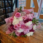 Микс хризантем с ковылью (розово-белый)