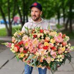 Большая корзина цветов "Персиковая"