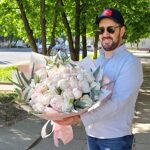 Большой букет из 35 белых пионов