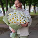 Букет 45 ромашек в упаковке
