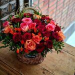 Цветочная корзина "Огонек" с яркими розами