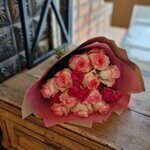Букет "Два вида роз" розовые и малиновые