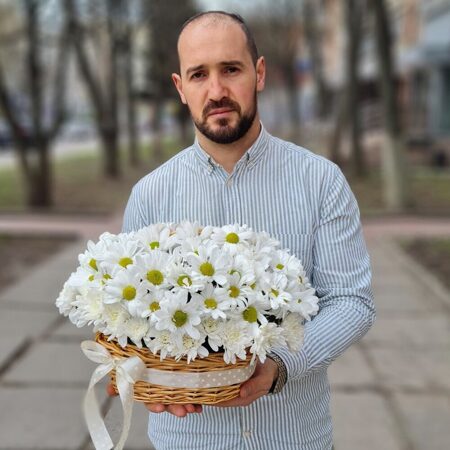 Корзина с хризантемами ромашками Шик
