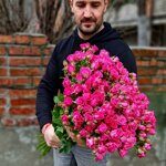 Кустовые розы малиновые