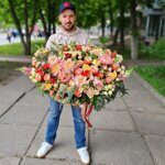Большая корзина цветов "Персиковая"