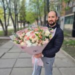 Большой букет с ранункулюсами ,гортензией и розами