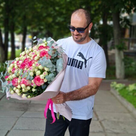 Букет Джумилия и пионовидная кустовая роза