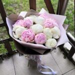 Букет из 15 нежных пионов