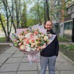 Большой букет с ранункулюсами ,гортензией и розами