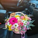 Корзина цветочная  с герберой, розами и хризантемами