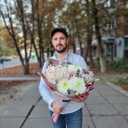 Букет Три хризантемы Магнум и гортензия