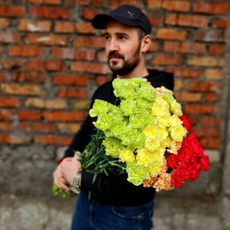 Гвоздики ассорти ярких оттенков