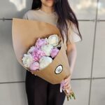 9 голландских пионов в конверте