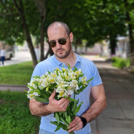 Альстромерии белые
