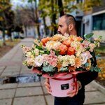 Шляпная коробка с пионовидной розой Кахала