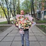 Большой букет с ранункулюсами ,гортензией и розами