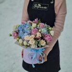 Коробка с голубой гортензией