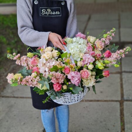 Корзина цветов " Махровая"
