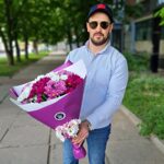 Двойной букет цветных ромашек ( 9  розовых и белых хризантем )