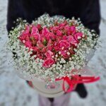 Сердце розовое с гипсофилой в шляпной коробке