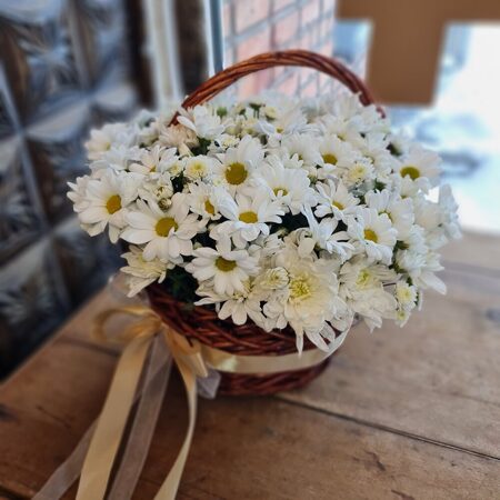 Корзина с хризантемами ромашками Шик