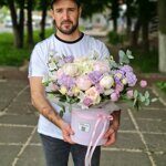 Коробка лавандово-розовая с пионами