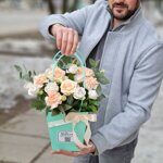 Сумочка с цветами в пастельных тонах