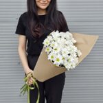 7 ромашковых хризантем в конверте