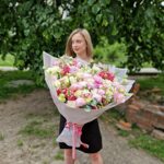Великий букет с розовыми пионами