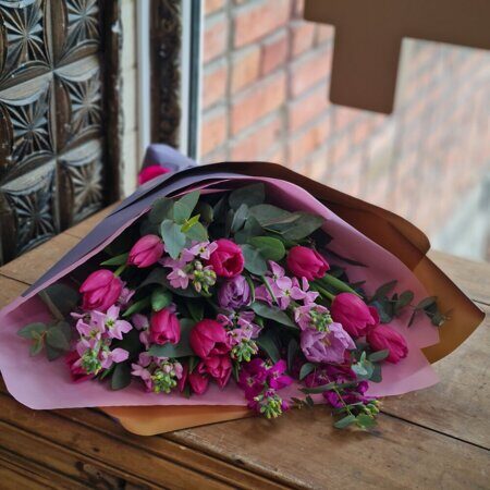Букет из тюльпанов и маттиолы (розовый)