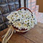 Корзина с хризантемами ромашками Шик