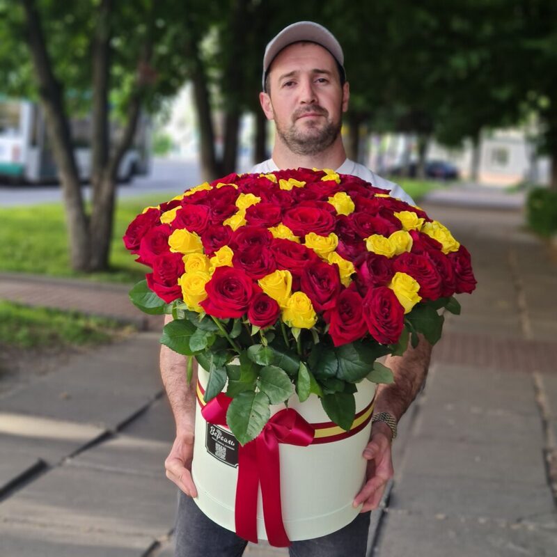 Большая коробка 101 желтая и красная роза