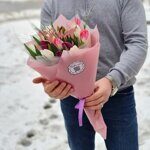 15 нежных тюльпанов с берграссом  и топпером