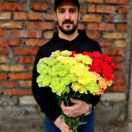 Гвоздики ассорти ярких оттенков