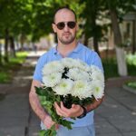 Хризантемы одноголовые белые крупные