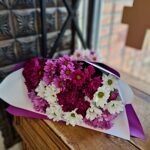 Двойной букет цветных ромашек ( 9  розовых и белых хризантем )