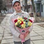 Букет из кустовых роз ( красно-кремовый)