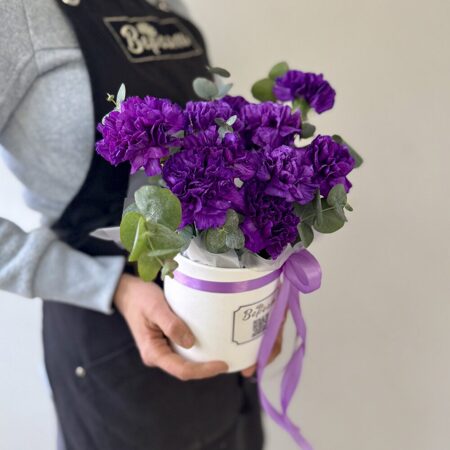 11 фиолетовых лунных диантусов в коробочке