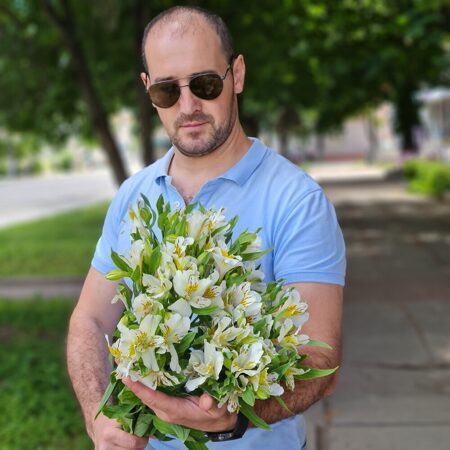 Альстромерии белые