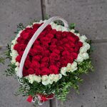 Корзина "Сердце" 101 роза красная и белая