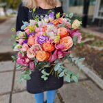Букет Анабель -с орхидеями , эустомой и пионовидной розой Анабель