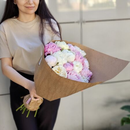 15 голландских пионов в конверте