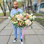 Большая корзина с нежными  гортензиями , каллами и маттиолой