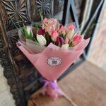 15 нежных тюльпанов с берграссом  и топпером