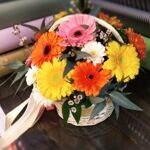 Цветочная корзина с герберами "Эстель"