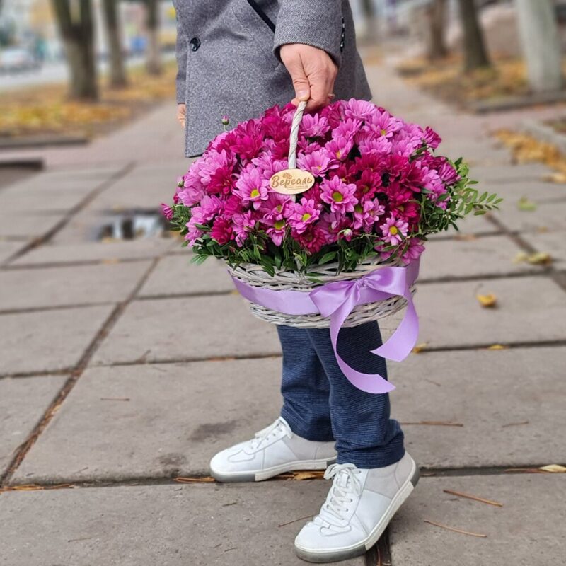 Корзина цветов " Цветные ромашки"